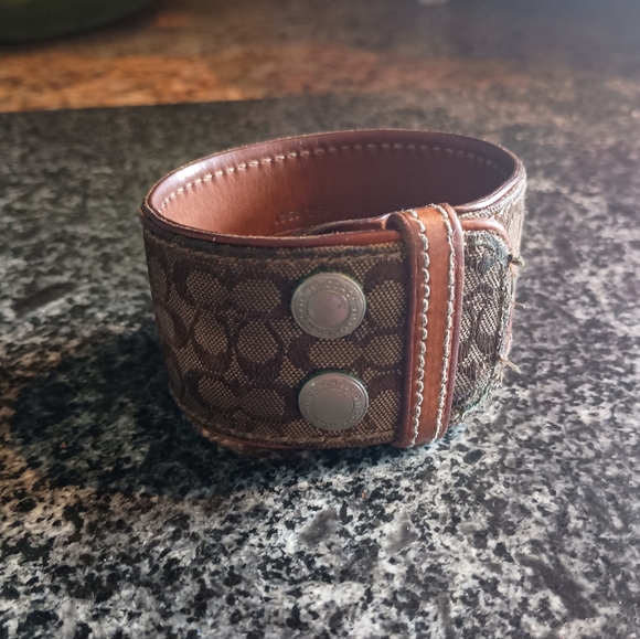 Authentic Coach Tan Leather Monogram Cuff Bracelet - Picture 4 of 12